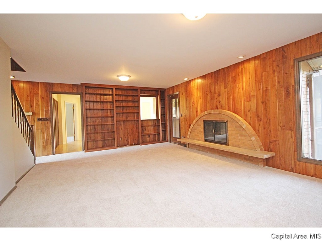 2325 Sylvan Road Springfield, IL 62704 - Photo 6 of 36 Gallery Image 6