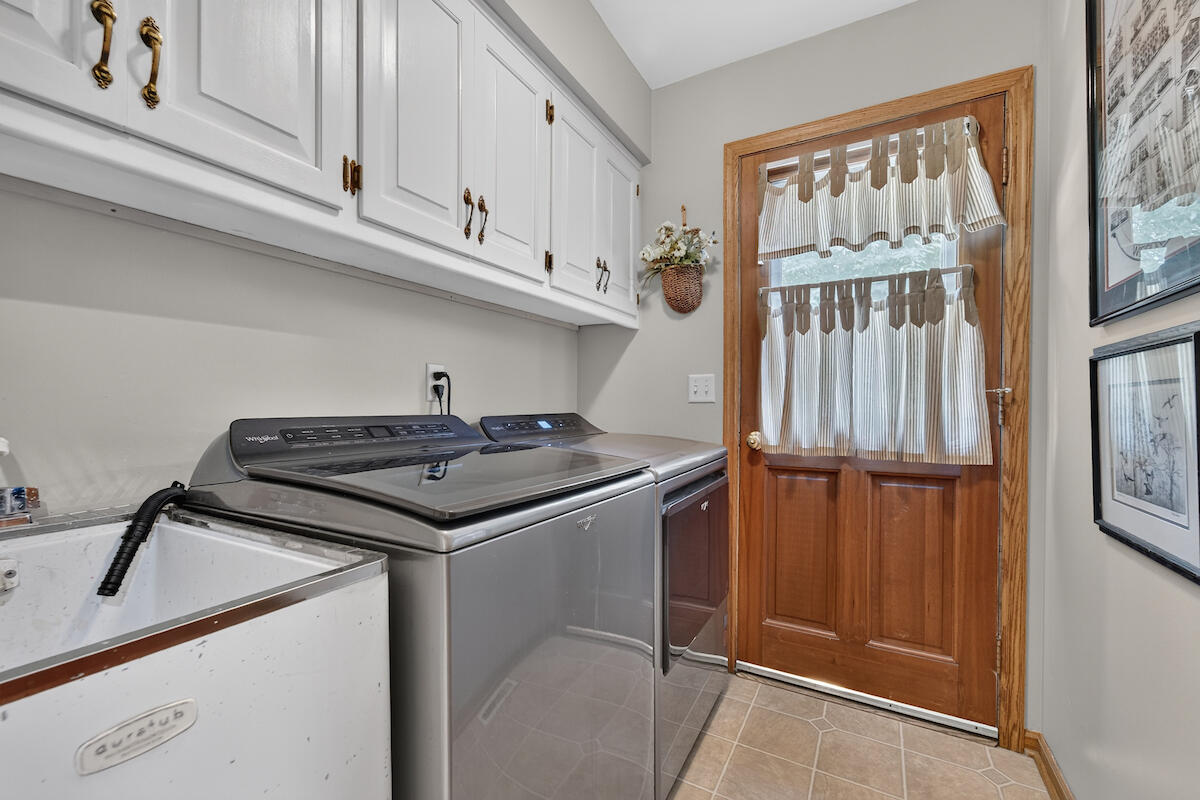 8419 110th Avenue Pleasant Prairie, WI 53158 - Photo 16 of 41 8419 Laundry room