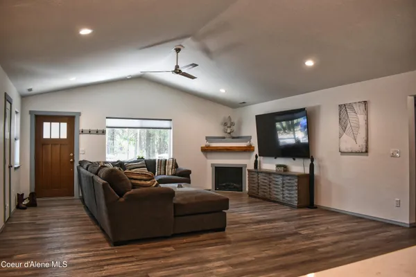 $529,000 | 329 Hardy Loop, Bonners Ferry, ID 83805