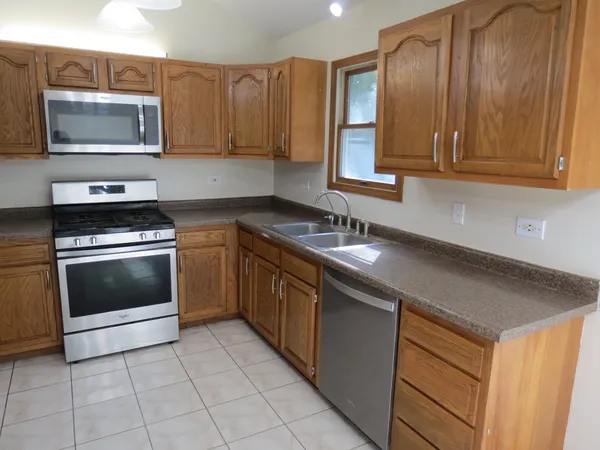 $244,000 | 274 East 34th Street, Steger, IL 60475