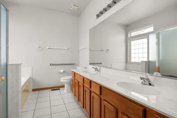 $397,900 | 16139 Seneca Lake Circle, Crest Hill, IL 60403