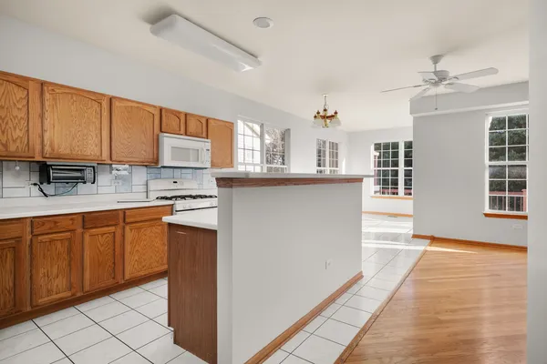 $397,900 | 16139 Seneca Lake Circle, Crest Hill, IL 60403