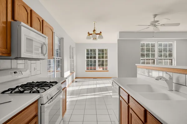 $397,900 | 16139 Seneca Lake Circle, Crest Hill, IL 60403