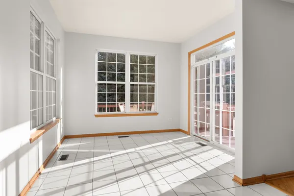 $397,900 | 16139 Seneca Lake Circle, Crest Hill, IL 60403