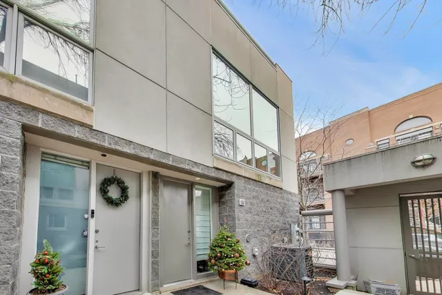 $839,000 | 664 North Peoria Street, Unit N, Chicago, IL 60642