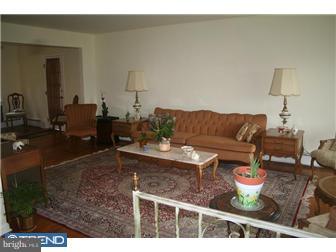 902 White Horse Hamilton Square Road Hamilton, NJ 08610 - Photo 9 of 12 Living Room