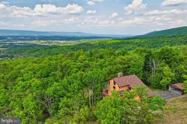 $650,000 | 334 Tomahawk Lane, Edinburg, VA 22824