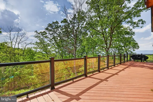 $650,000 | 334 Tomahawk Lane, Edinburg, VA 22824