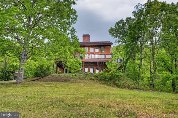 $650,000 | 334 Tomahawk Lane, Edinburg, VA 22824
