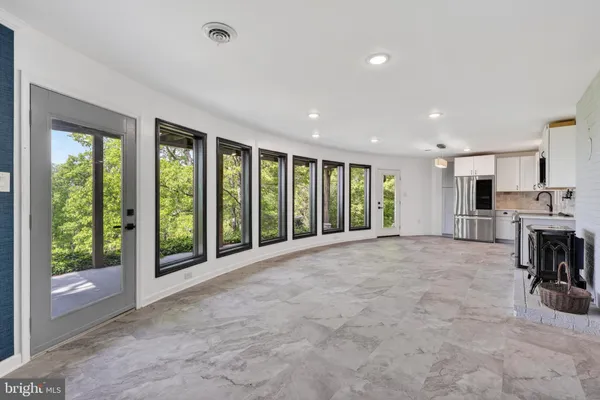 $650,000 | 334 Tomahawk Lane, Edinburg, VA 22824