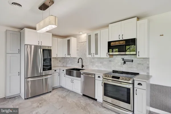 $650,000 | 334 Tomahawk Lane, Edinburg, VA 22824