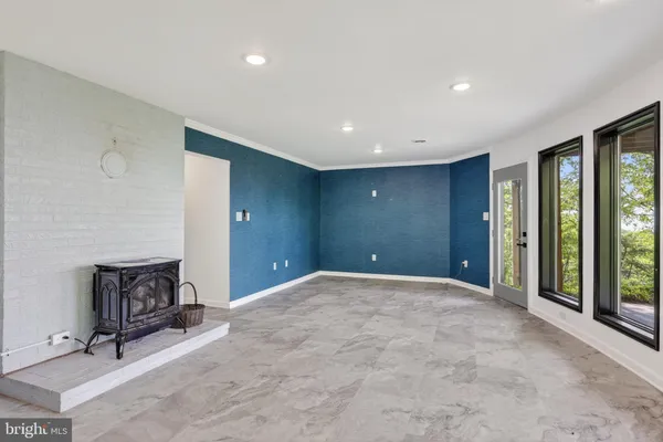 $650,000 | 334 Tomahawk Lane, Edinburg, VA 22824