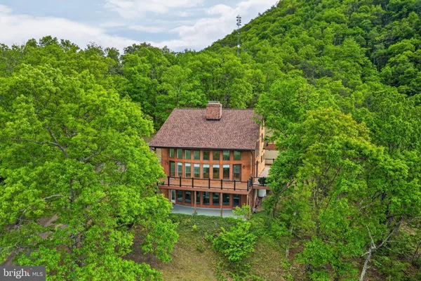$650,000 | 334 Tomahawk Lane, Edinburg, VA 22824