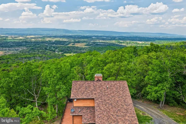 $650,000 | 334 Tomahawk Lane, Edinburg, VA 22824