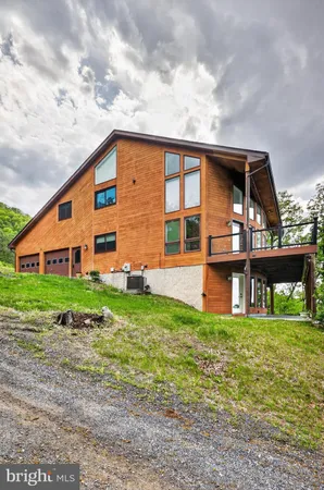 $650,000 | 334 Tomahawk Lane, Edinburg, VA 22824