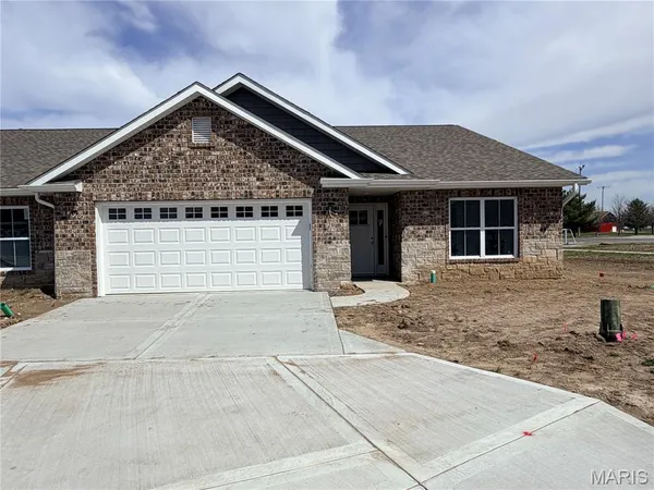$353,000 | 26 Sonata Lane, Troy, IL 62294