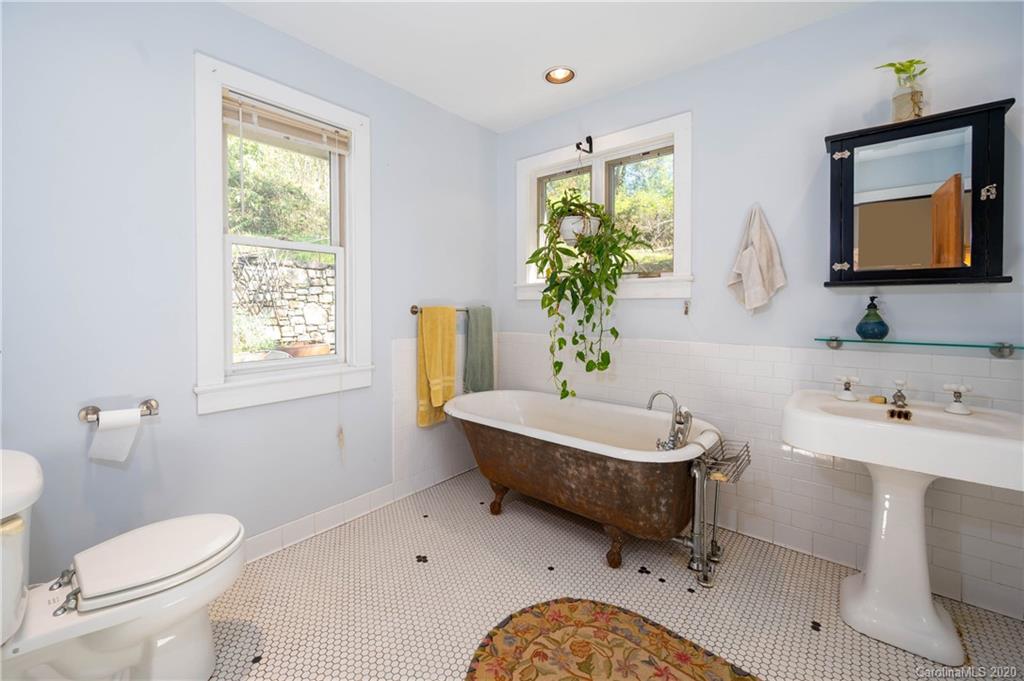 590 Barnard Road Marshall, NC 28753 - Photo 17 of 43 Gallery Image 17