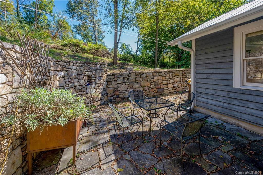 590 Barnard Road Marshall, NC 28753 - Photo 27 of 43 Gallery Image 27