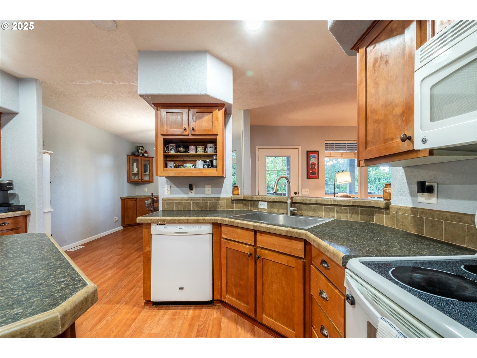 64184 Rail Road Coos Bay, OR 97420 - Photo 23 of 48 Kitchen