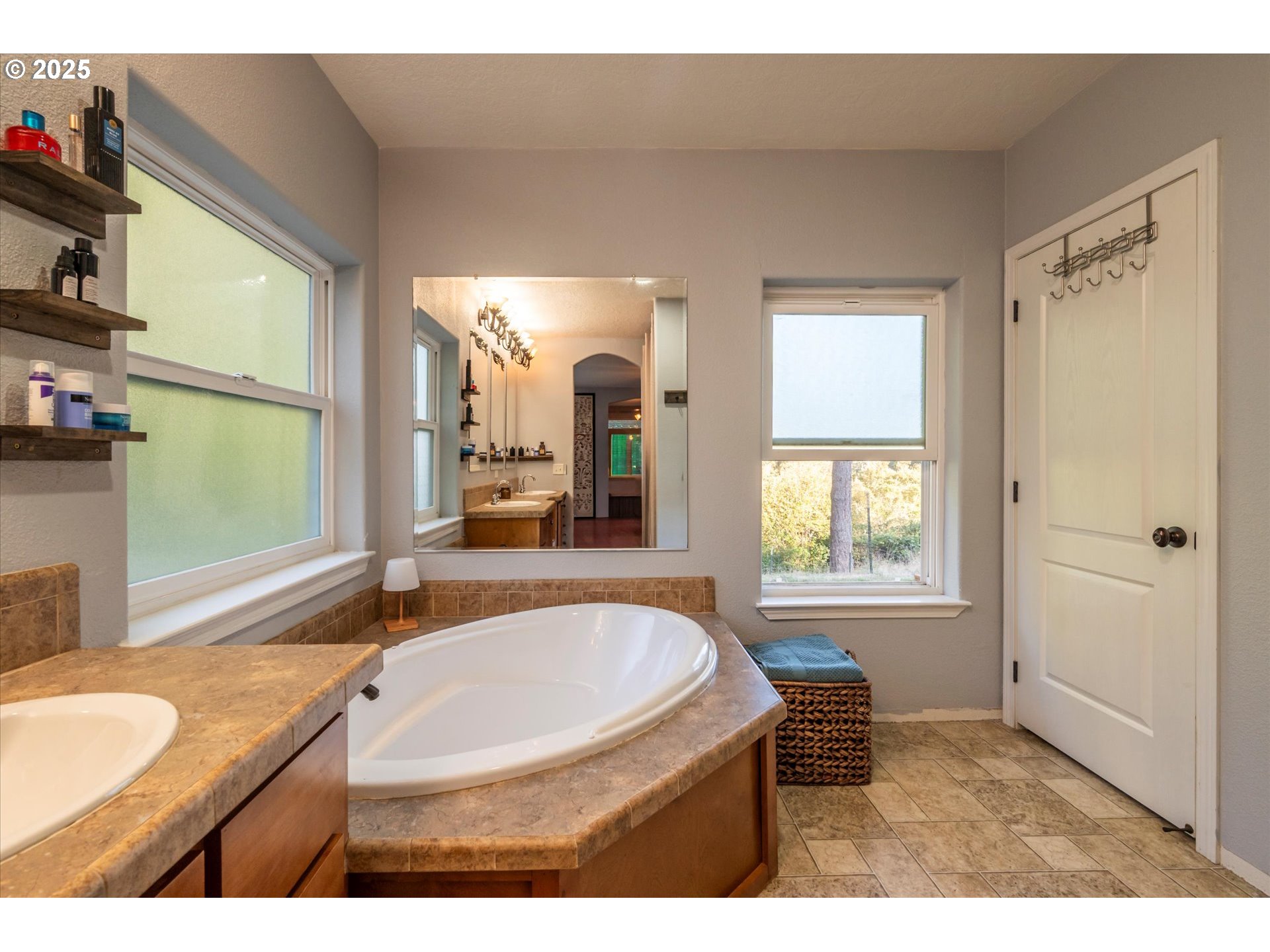 64184 Rail Road Coos Bay, OR 97420 - Photo 33 of 48 Owner's Suite Bathroom