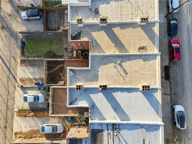 a picture of a bench in front of a mirror