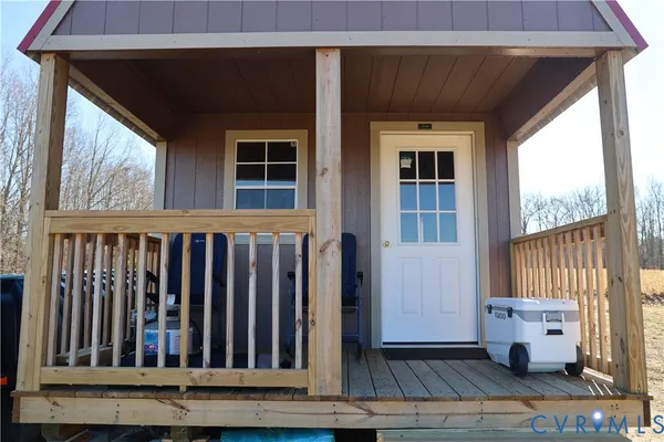 a view of a house with porch