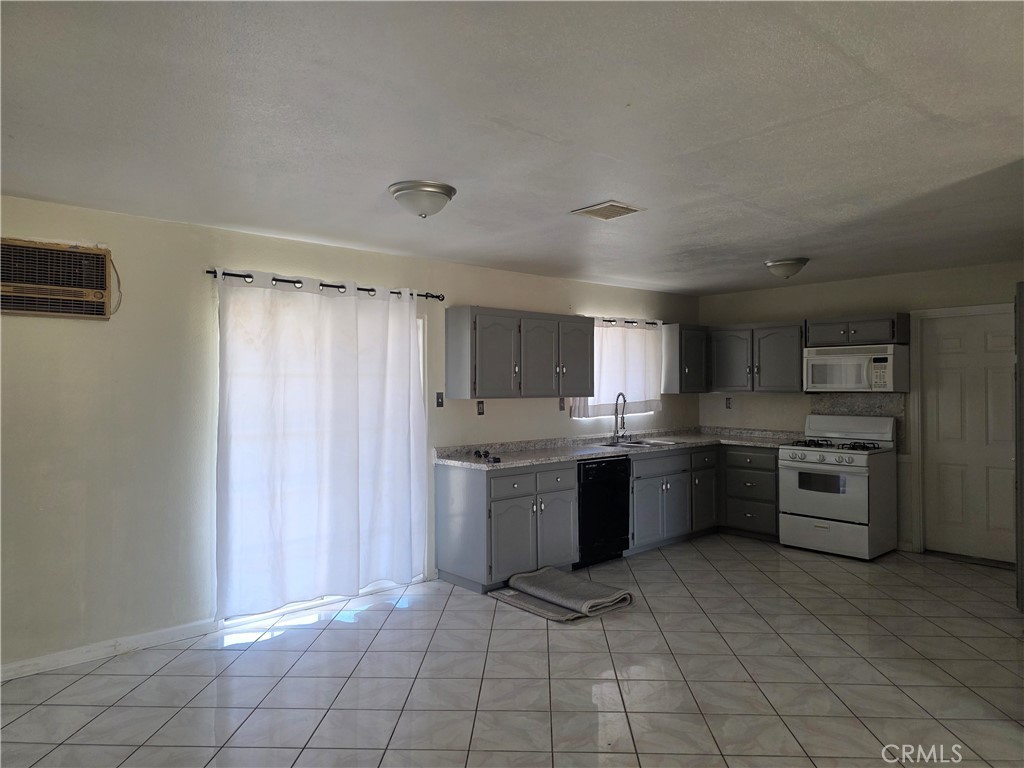 11380 El Esteban Road Phelan, CA 92371 - Photo 9 of 14 Kitchen/Dining Area