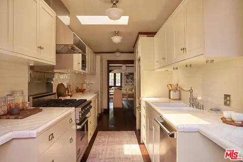 $2,790,000 | 1215 Cabrillo Avenue, Venice, CA 90291
