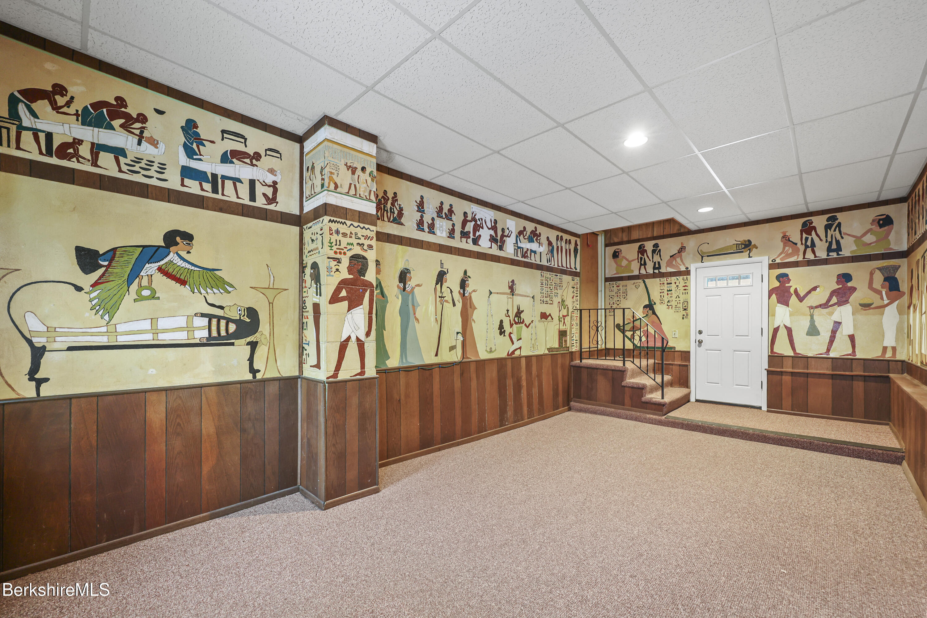 89 Delancy Avenue Pittsfield, MA 01201 - Photo 22 of 40 a view of an front door