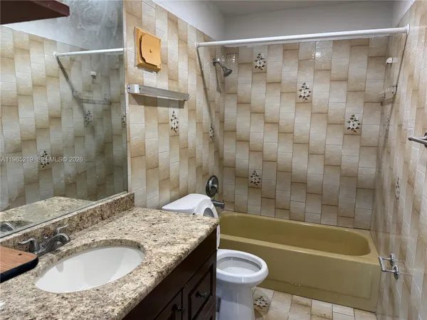 $2,150 | 6055 West 19th Avenue, Unit 311, Hialeah, FL 33012