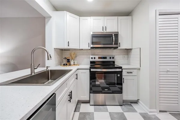 $1,900 | 14818 Winding Creek Court, Tampa, FL 33613