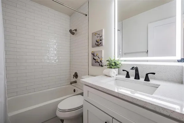 $1,900 | 14818 Winding Creek Court, Tampa, FL 33613