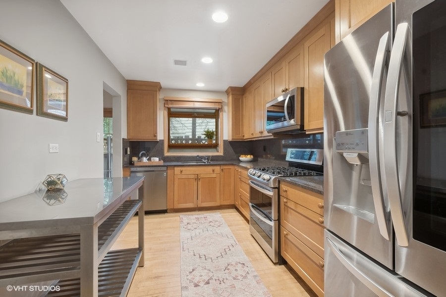 2230 Harrison Street Evanston, IL 60201 - Photo 10 of 38 Gallery Image 10