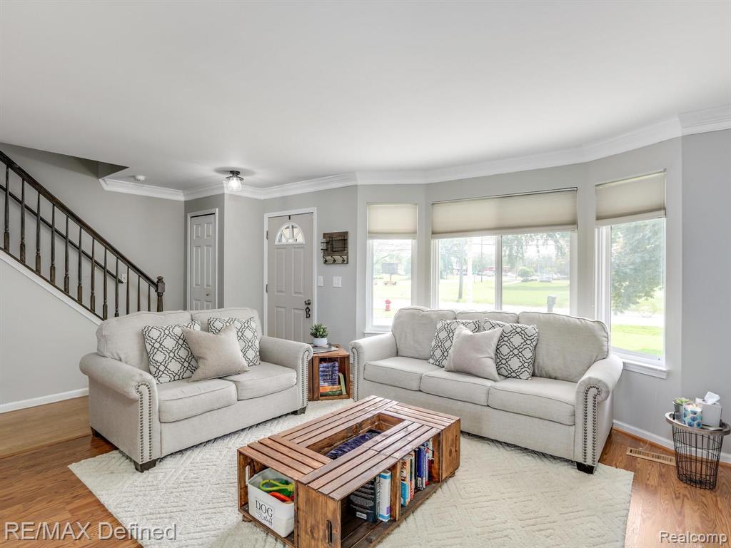 2989 Gravel Ridge Drive Rochester Hills, MI 48307 - Photo 2 of 31