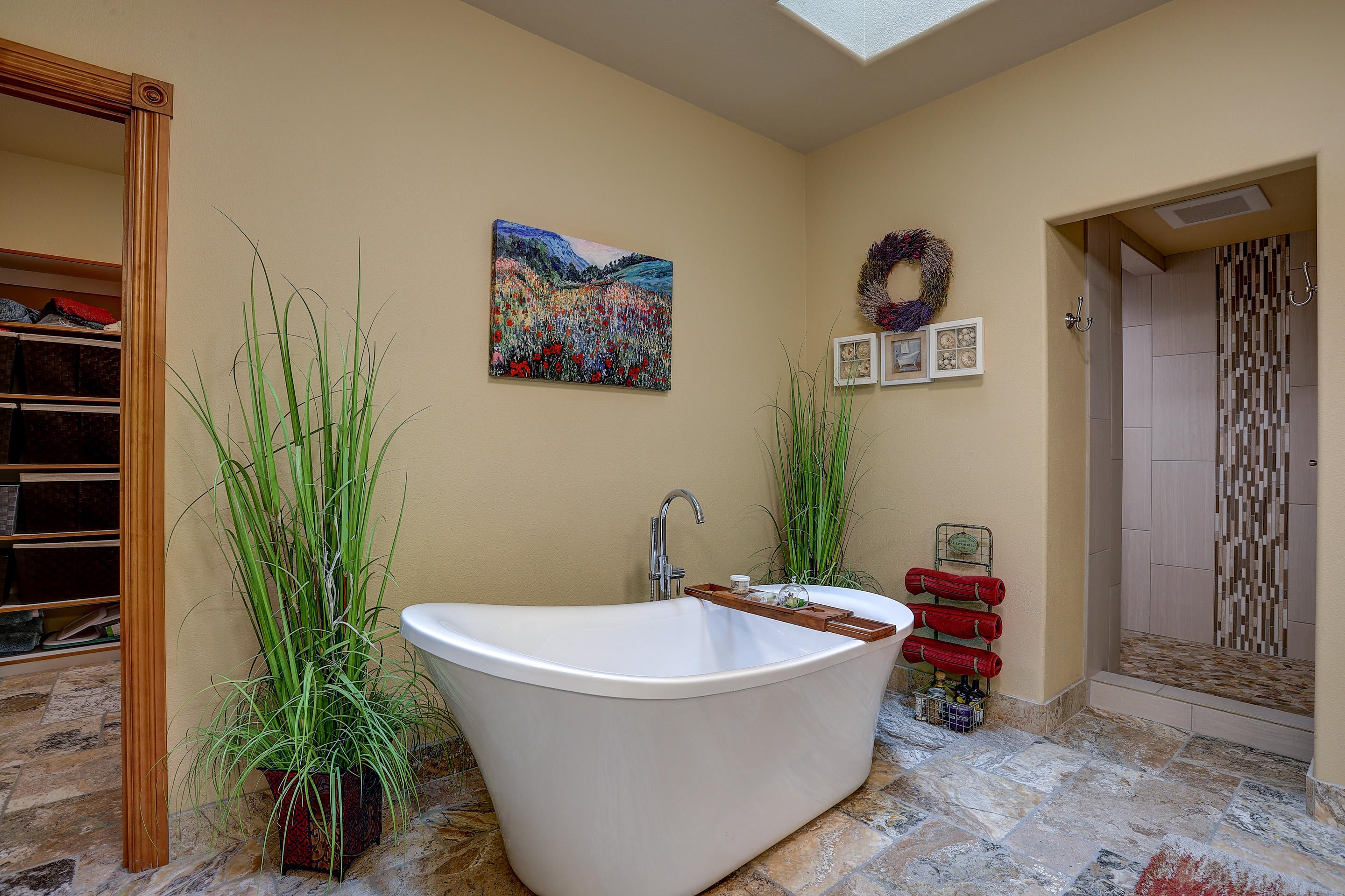 61267 Benham Road Bend, OR 97702 - Photo 22 of 49 Master bath