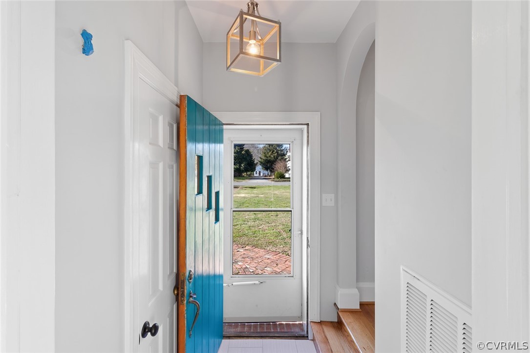 369 Main Street Reedville, VA 22539 - Photo 19 of 44 a view of a front door