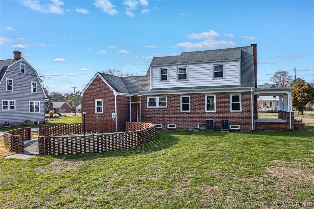 369 Main Street Reedville, VA 22539 - Photo 34 of 44 a front view of a house with a yard