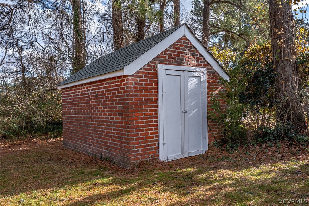 369 Main Street Reedville, VA 22539 - Photo 36 of 44 a backyard of a house