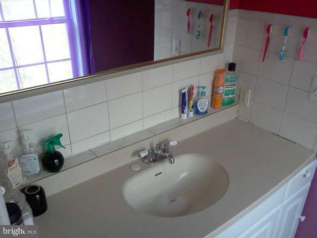 8025 New Riggs Road Hyattsville, MD 20783 - Photo 6 of 13 Bath