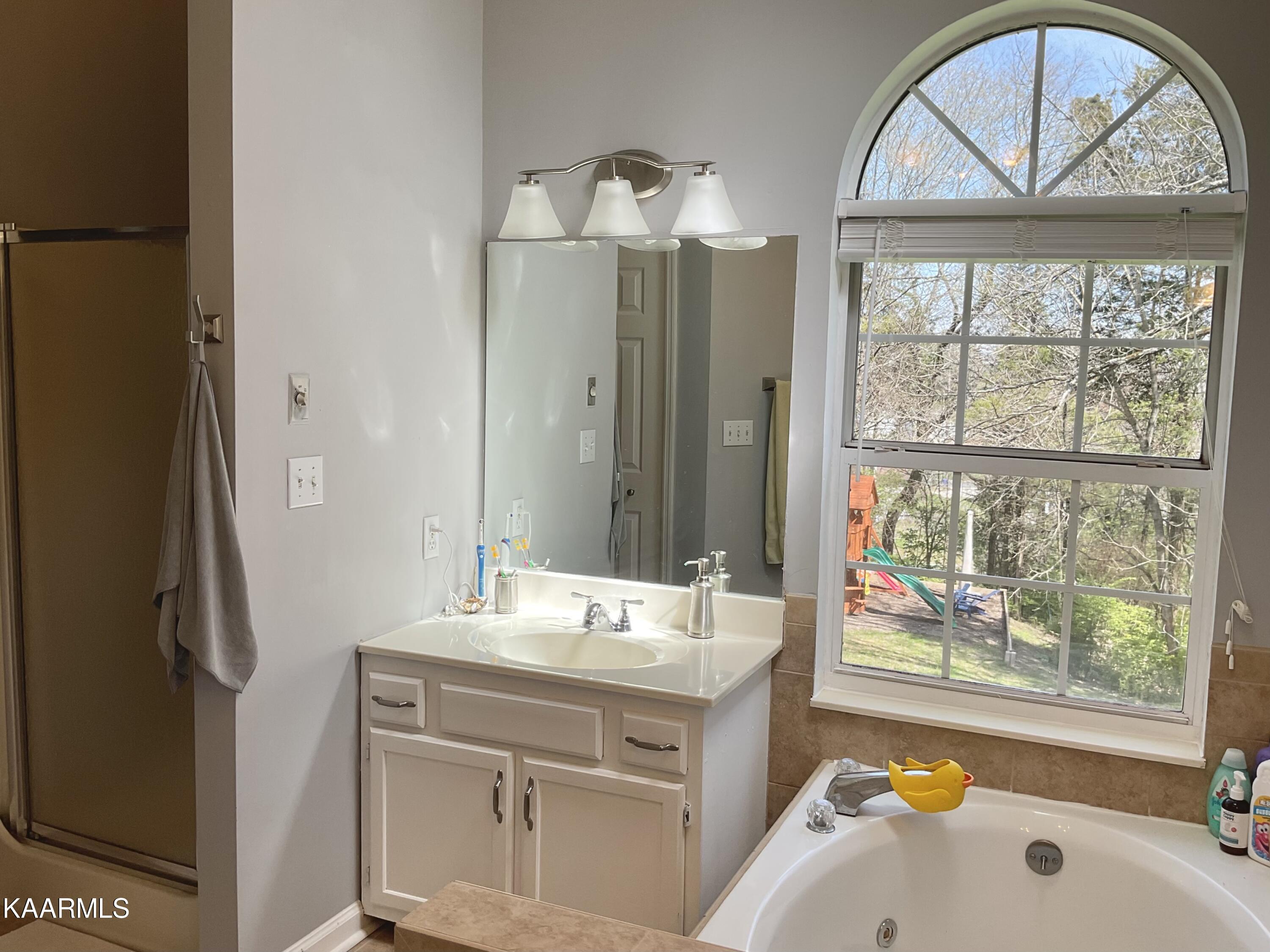 106 Targa Lane Oak Ridge, TN 37830 - Photo 19 of 37 Dual Vanities