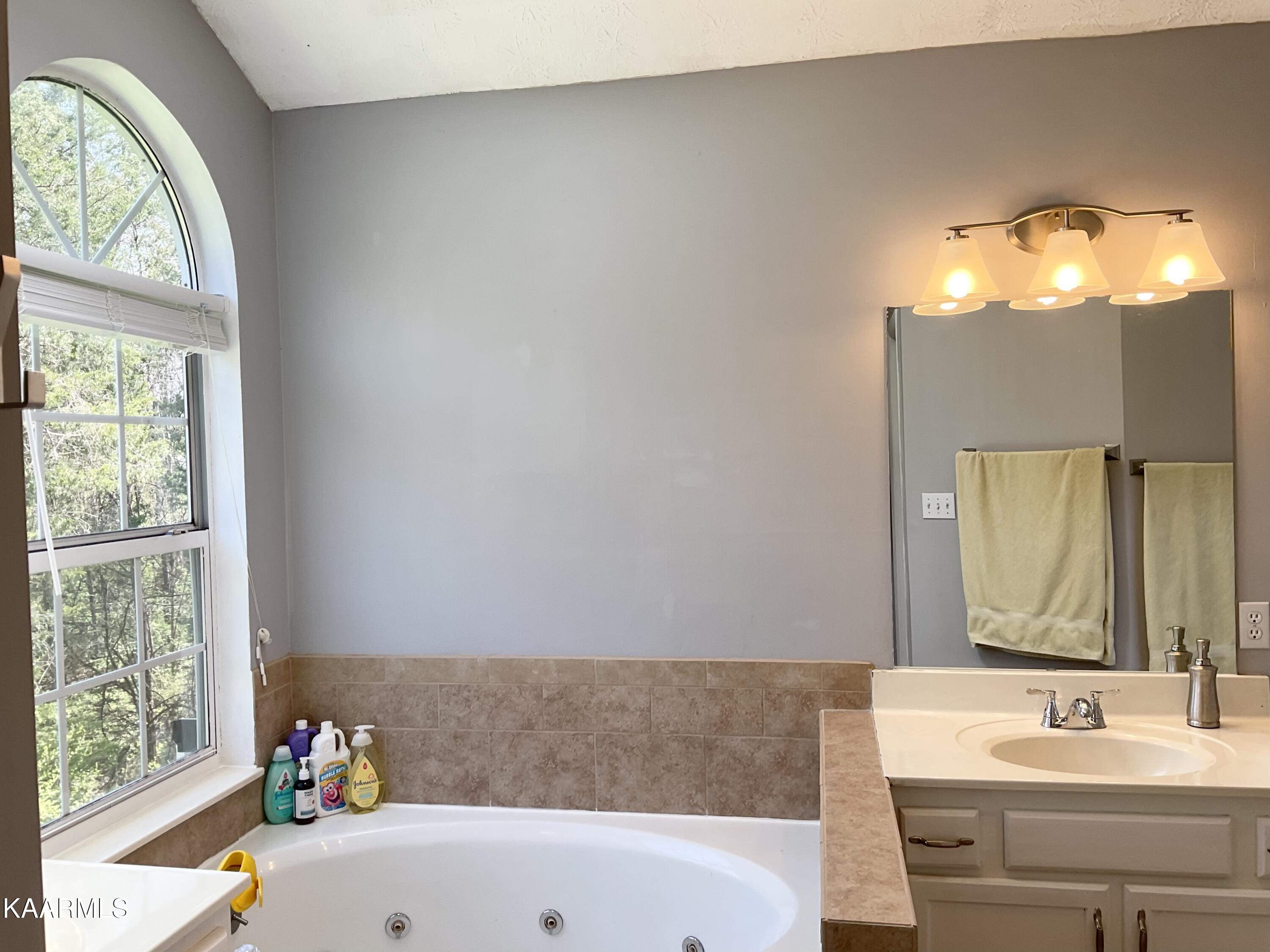 106 Targa Lane Oak Ridge, TN 37830 - Photo 21 of 37 Relaxing Jetted tub