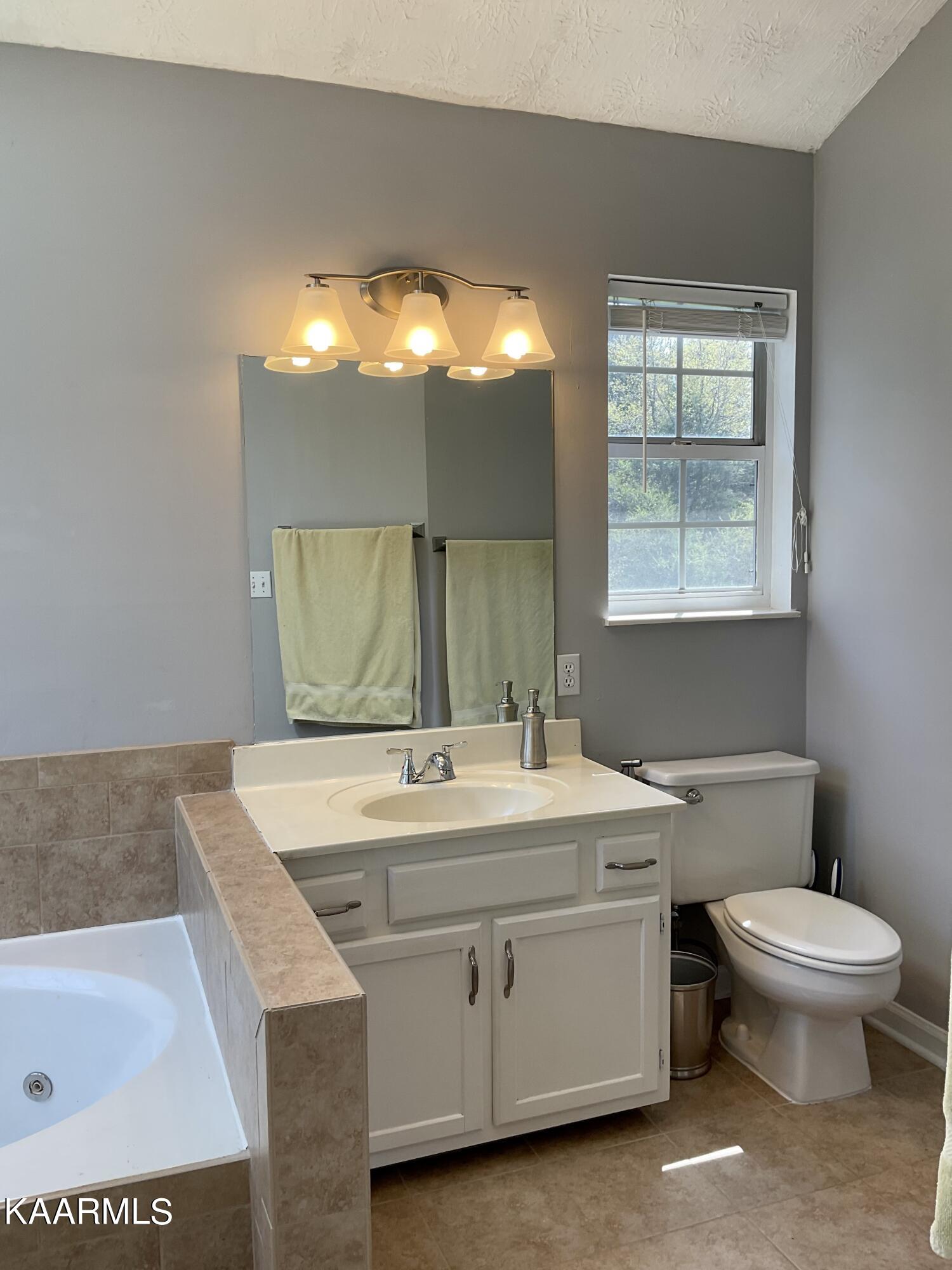106 Targa Lane Oak Ridge, TN 37830 - Photo 22 of 37 Separate vanities