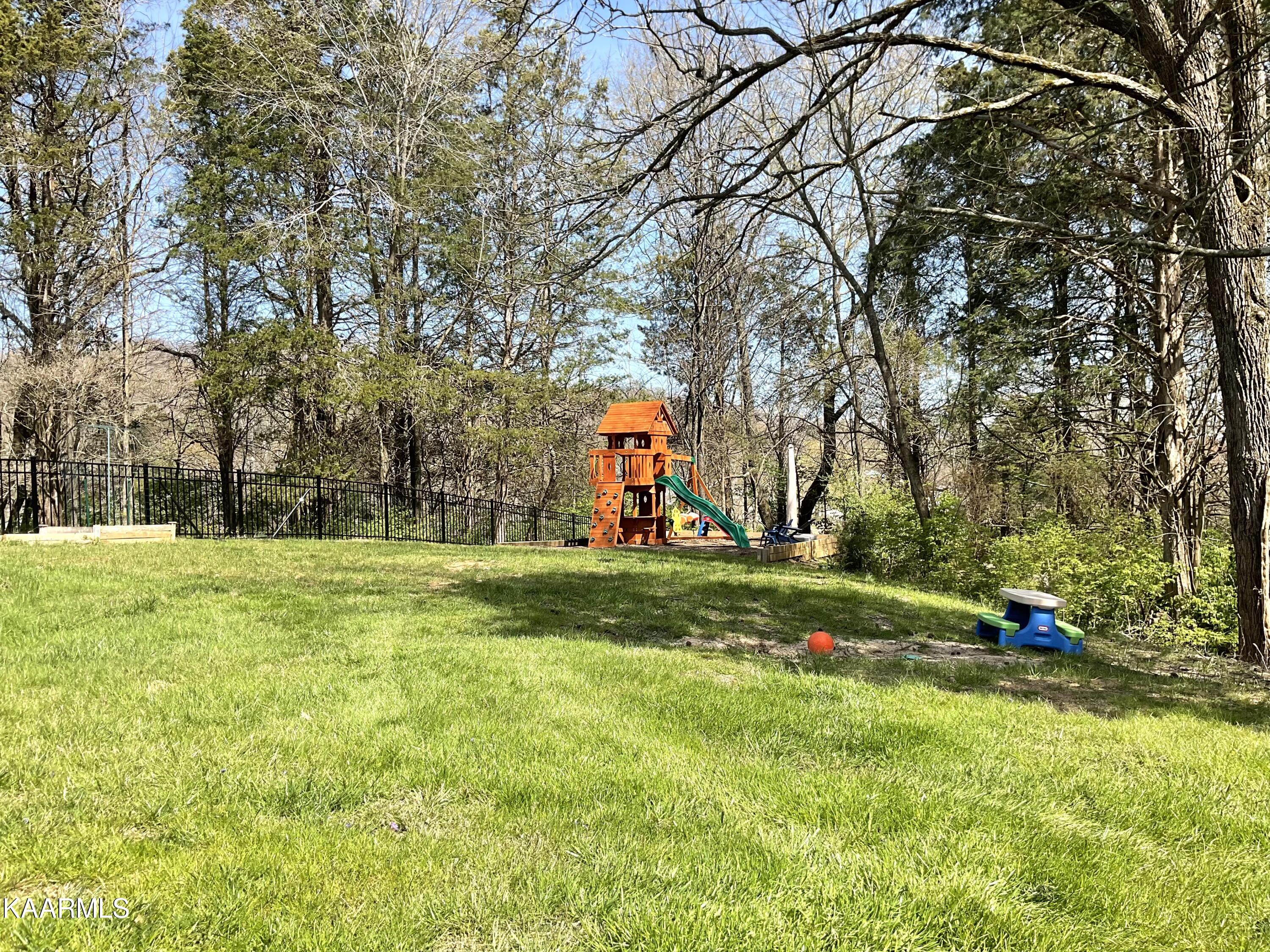 106 Targa Lane Oak Ridge, TN 37830 - Photo 35 of 37 Play area