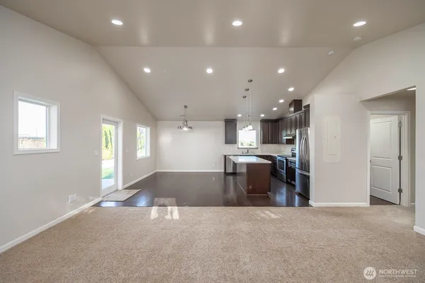 $385,500 | 2143 Valley Road Northeast, Moses Lake, WA 98837