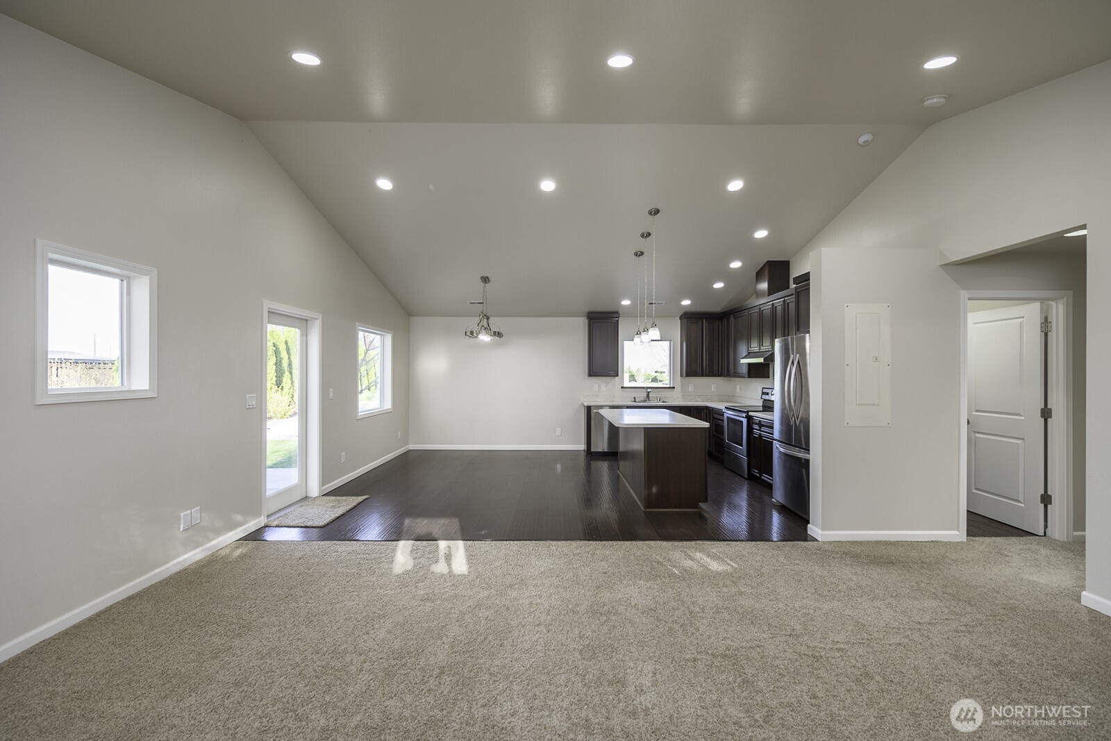 2143 Valley Road Northeast Moses Lake, WA 98837 - Photo 12 of 38