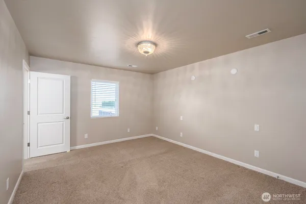 $385,500 | 2143 Valley Road Northeast, Moses Lake, WA 98837