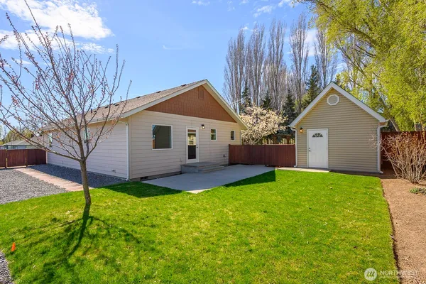 $385,500 | 2143 Valley Road Northeast, Moses Lake, WA 98837
