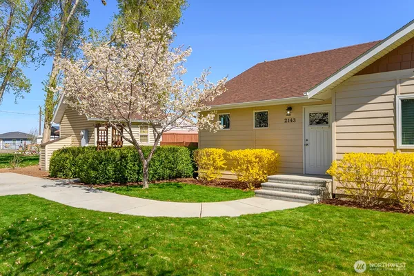 $385,500 | 2143 Valley Road Northeast, Moses Lake, WA 98837