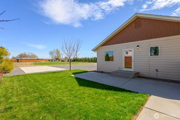 $385,500 | 2143 Valley Road Northeast, Moses Lake, WA 98837