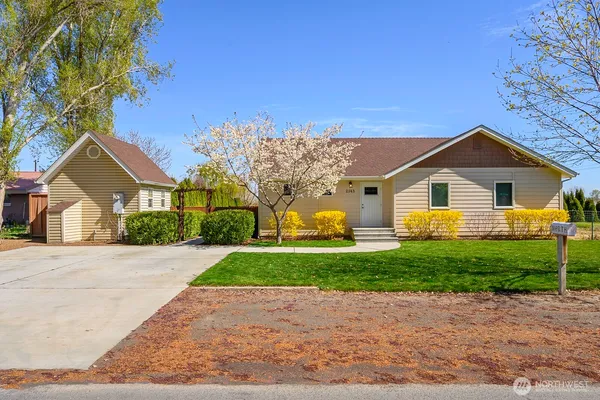 $385,500 | 2143 Valley Road Northeast, Moses Lake, WA 98837